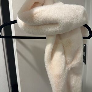 Apparis Soft Cream Faux Fur Accessory